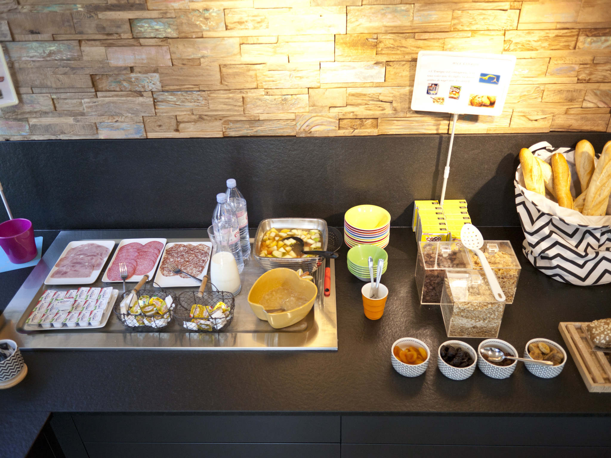 REFRESHMENTS AND HYGIENE AMENITIES